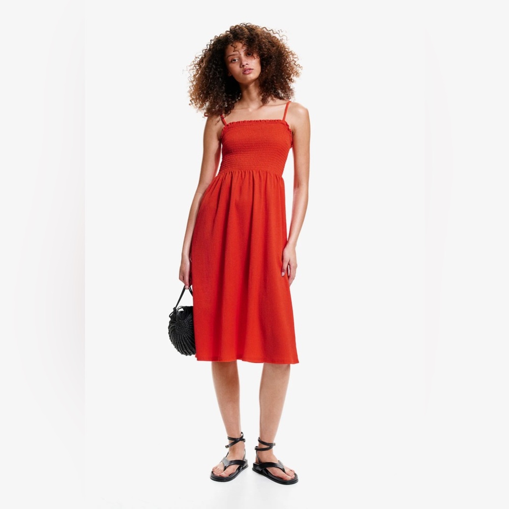 ◾️3/$25 H&M Tie Shoulder Strap Smocked MIDI Dress